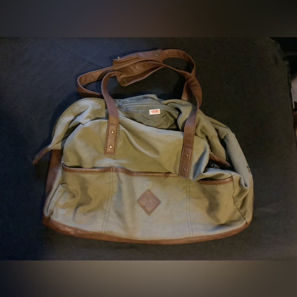 Mossimo army green duffel/tote weekender bag with shoulder strap